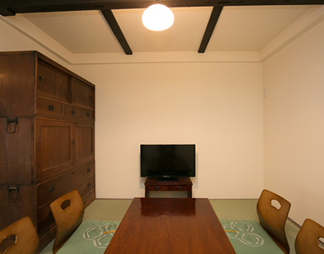 The cupboard has been used at this Machiya townhouse and kept here as an object. 

